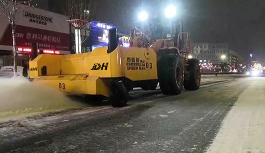 因为有你,这个雪天不在寒冷,除雪保障——乐动在线网站为您服务(图2) 因为有你,这个雪天不在寒冷,除雪保障——乐动在线网站为您服务(图2)